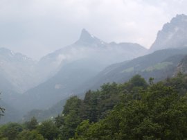 Silhouette del Mont Avic dalla sommità della Ferrata di Covarey (8323 bytes)